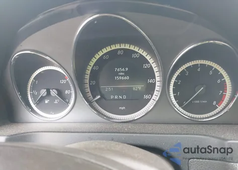 2011 Mercedes-Benz C 300 Luxury/Sport z USA, uszkodzony, nr VIN WDDGF5EB2BF638292